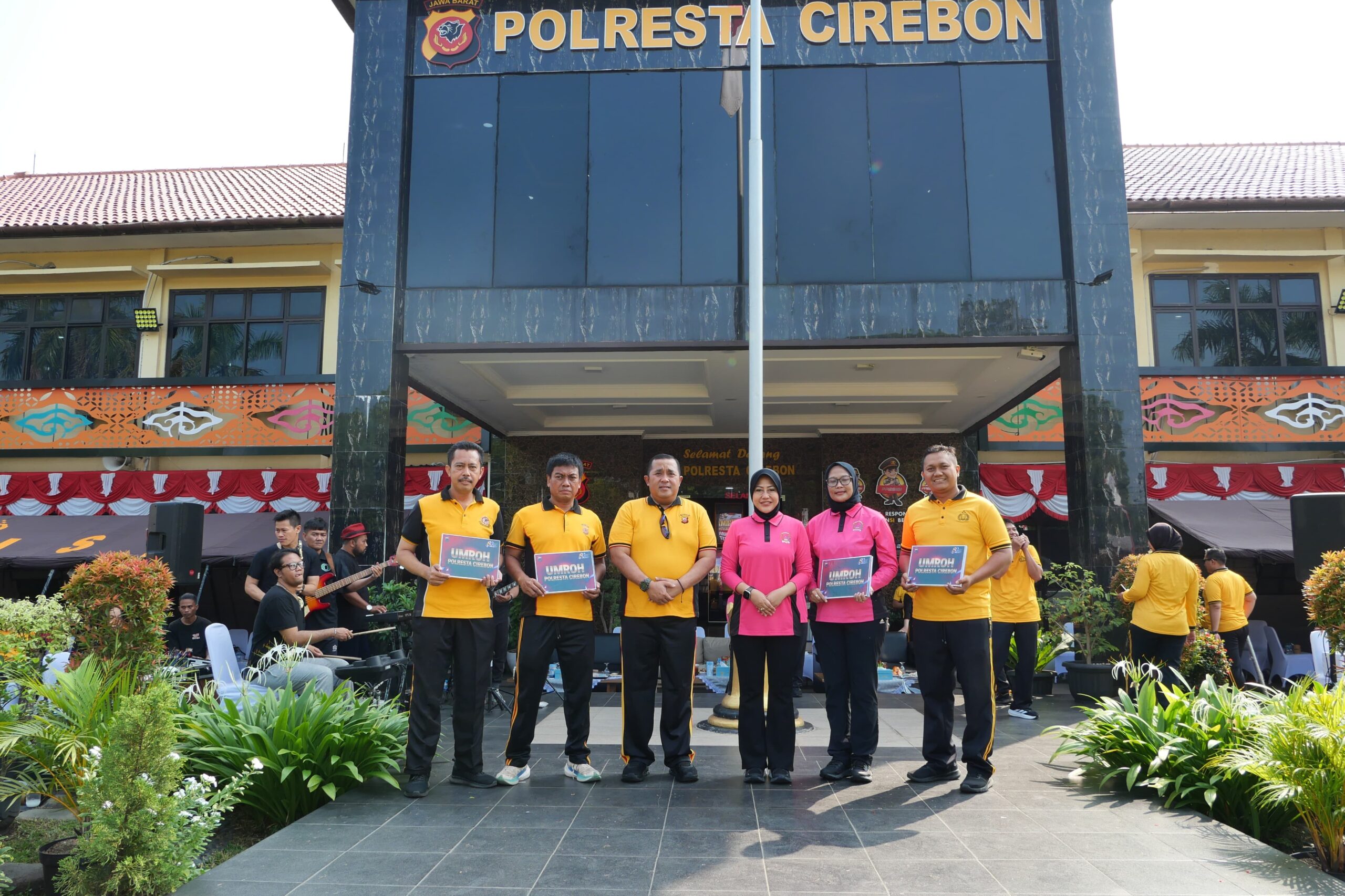 Polresta Cirebon Rayakan Hari Bhayangkara ke-80 dengan Olahraga Bersama, Lomba Tradisional, dan Hadiah Umrah